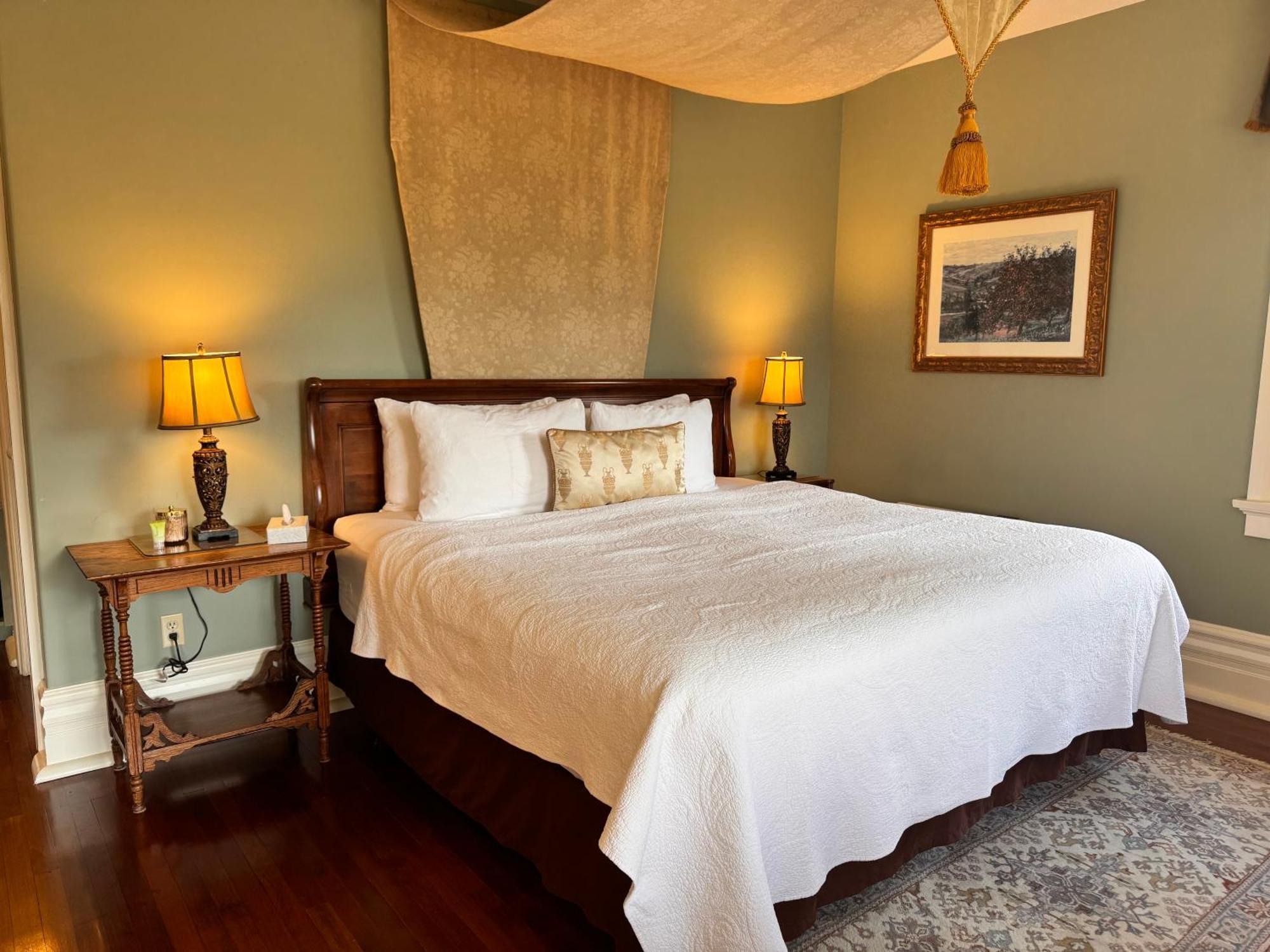 Prior Castle Inn Victoria Ngoại thất bức ảnh