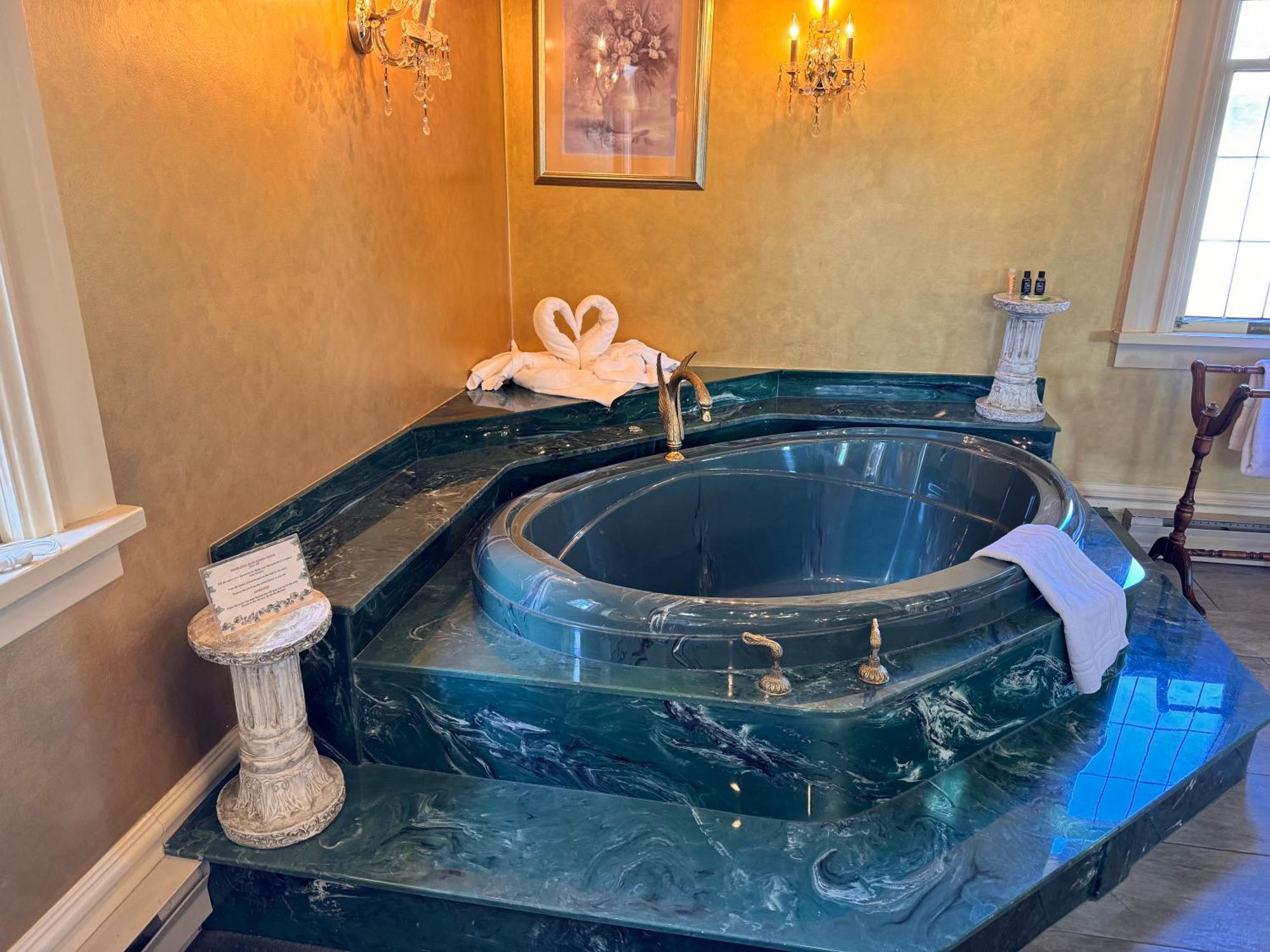 Prior Castle Inn Victoria Ngoại thất bức ảnh