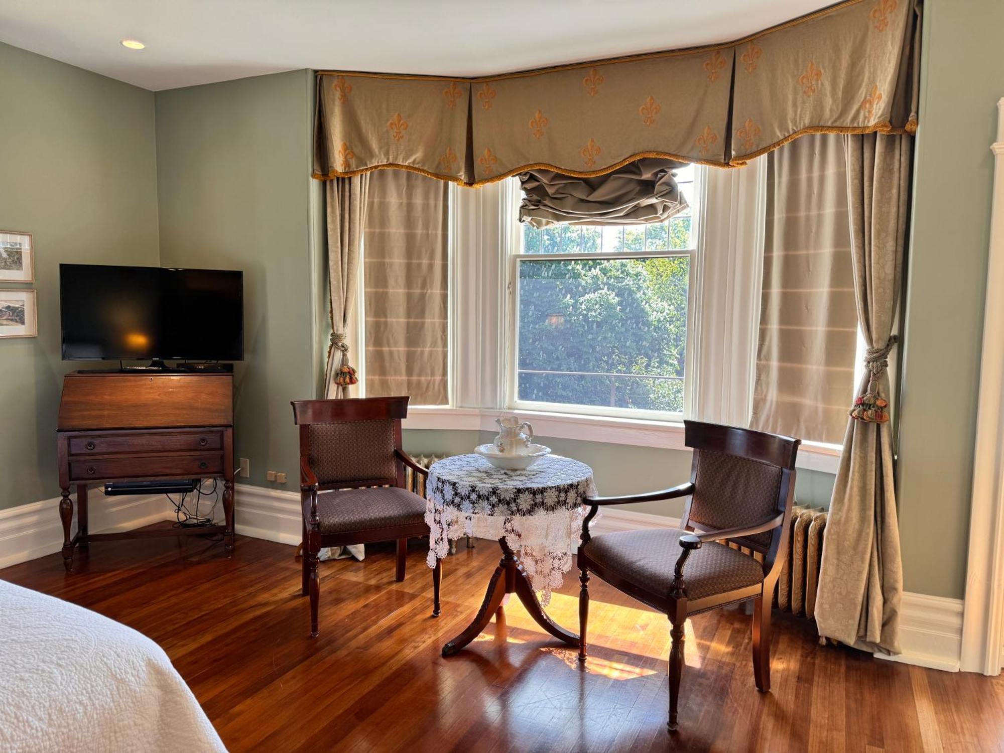 Prior Castle Inn Victoria Ngoại thất bức ảnh
