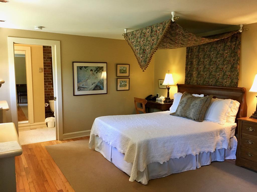 Prior Castle Inn Victoria Ngoại thất bức ảnh
